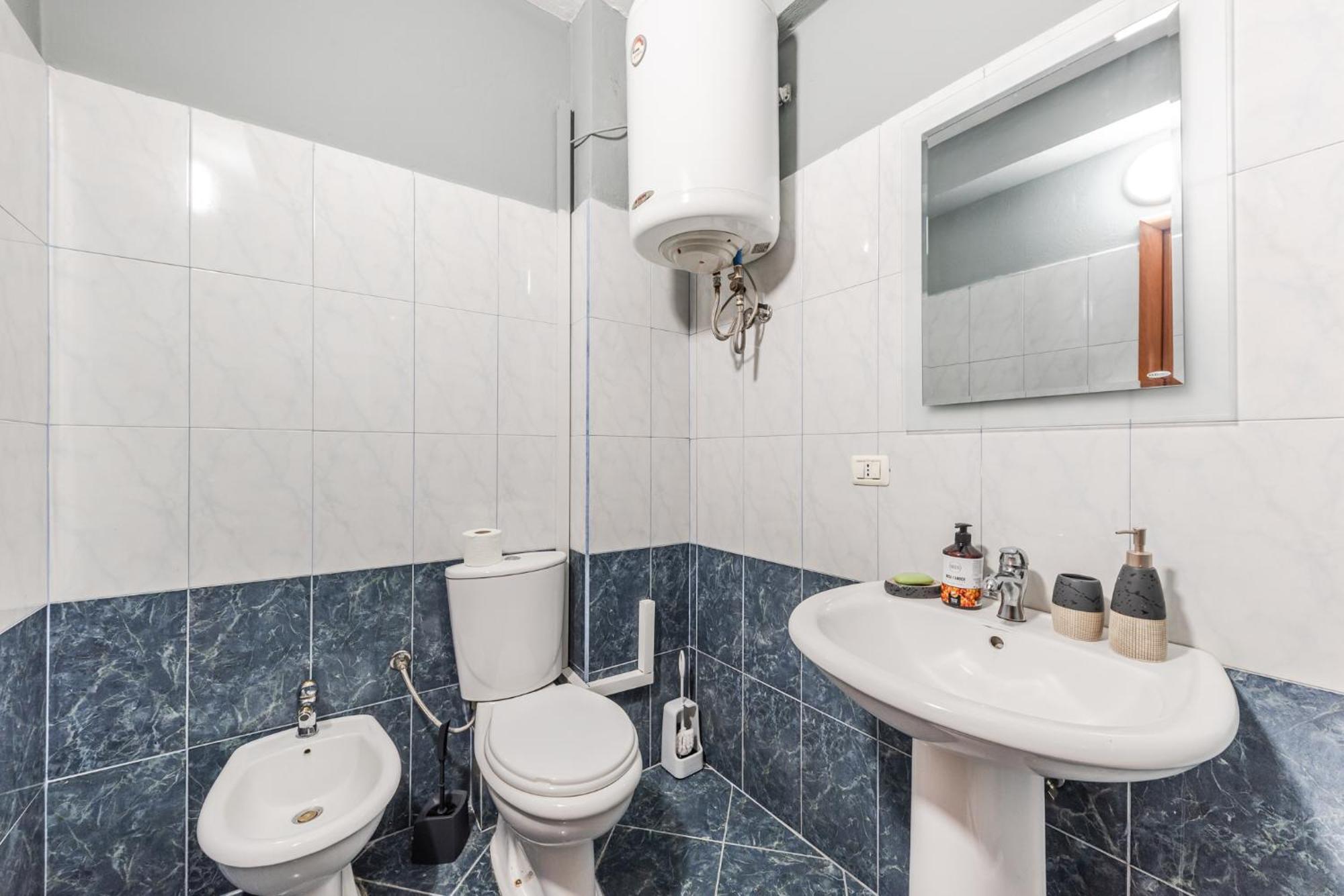 Sunny Central Apartment Дуррес Екстер'єр фото